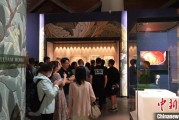 周易占卜百年典藏首渡重洋 124套英国工艺美术运动珍品亮相天津