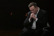 周易占卜特斯拉股价收涨超3%：特朗普无意沟通，马斯克父亲劝儿子低头