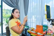 周易占卜泰国主播品三亚榴莲：“尝到了家乡味”