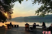 周易占卜“移动卧室”重塑旅行方式 “Z世代”爱上车轮上的家
